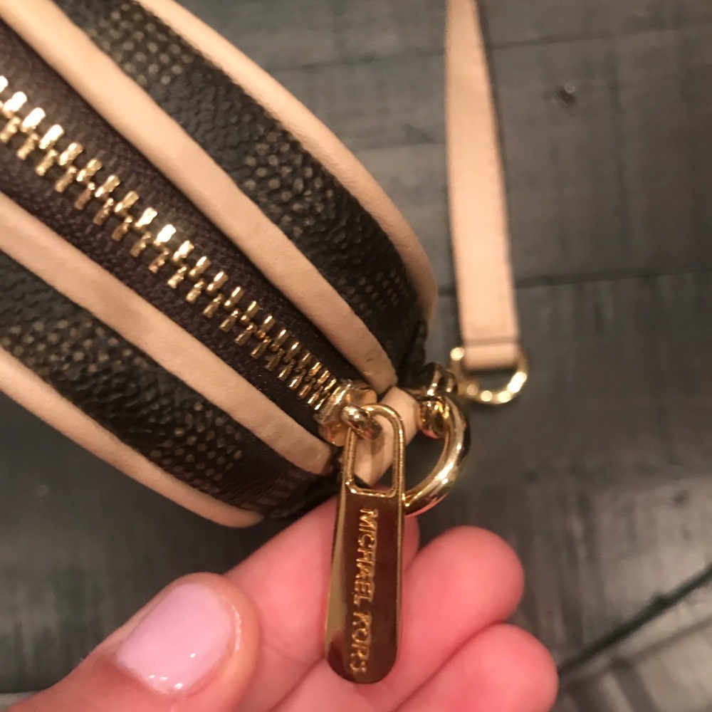 Michael Kors Brown Crossbody - Picture 4 of 8